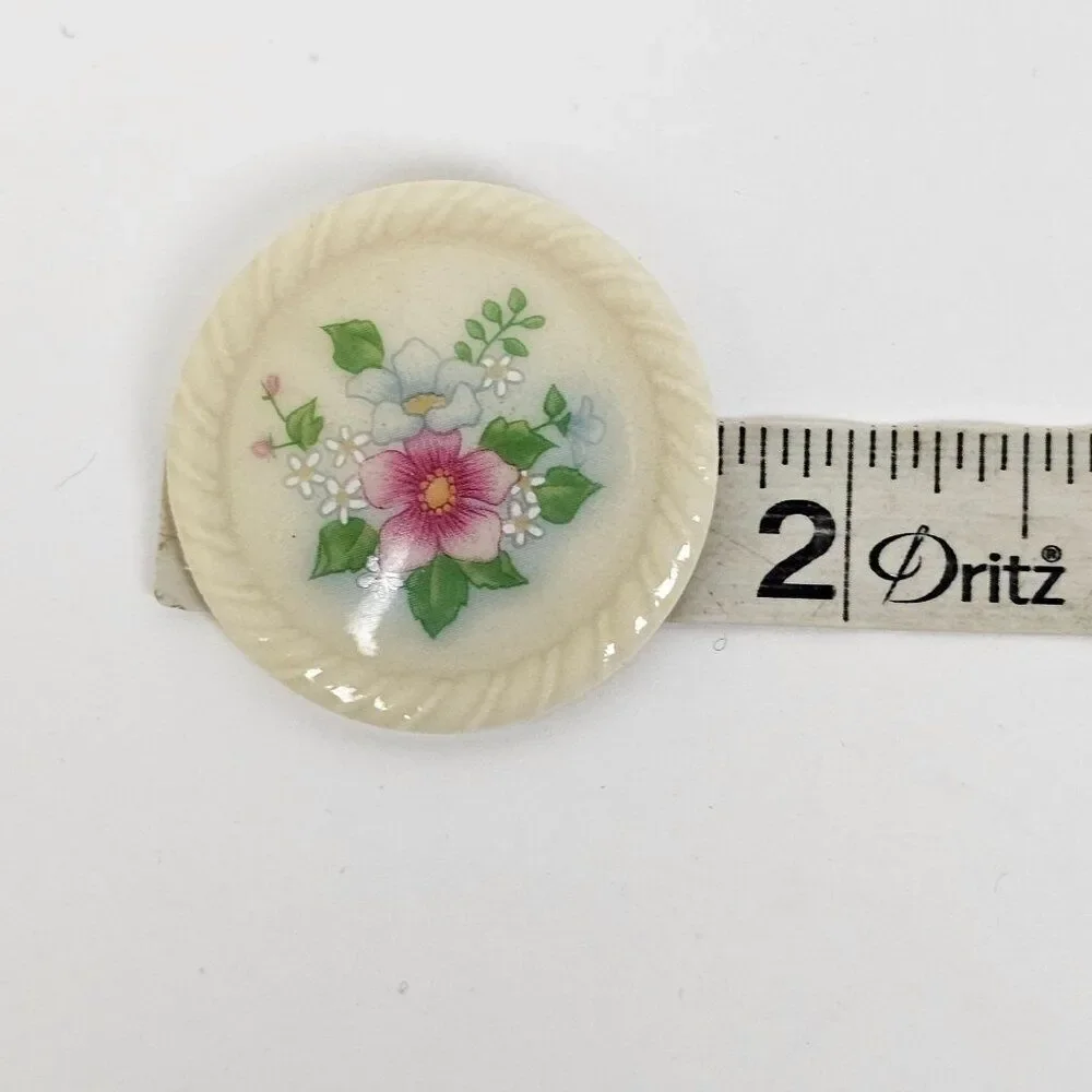 Vintage AVON 1984 SPRING BOUQUET Porcelain Round‎ Disc Brooch Pin Floral Design